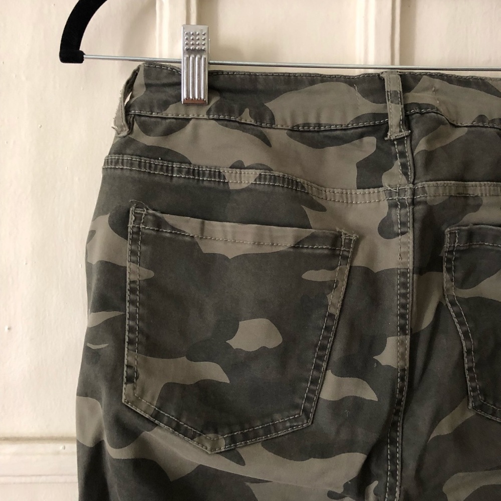 Skinny Camo Pants With Zippers